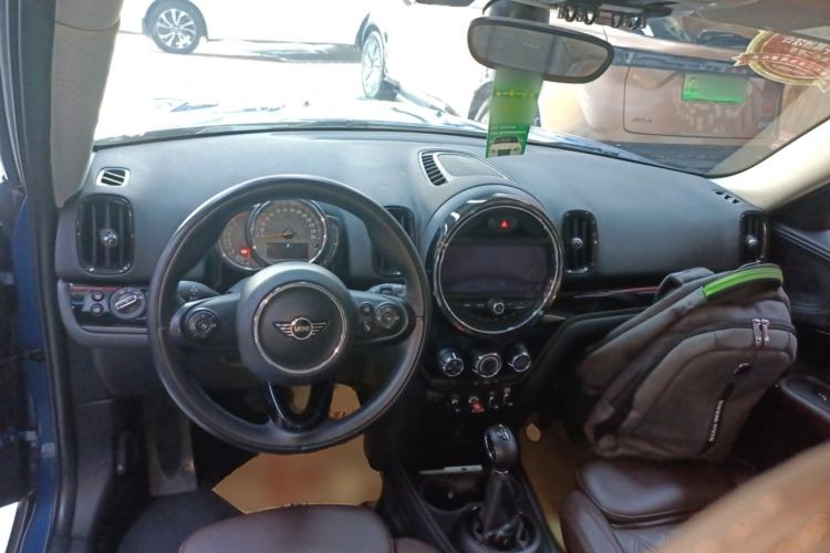 Used MINI Countryman 2018 1.5T COOPER ALL4 Classic Edition Center Console
