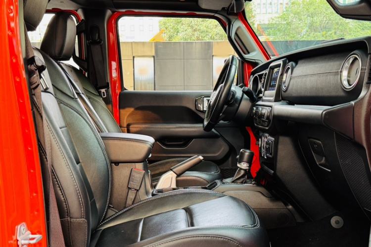 Used Jeep Wrangler 2019 2.0T Sahara Four-Door Version China VI Emission Standard
