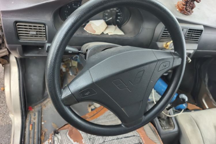 Used Wuling Rongguang 2011 1.2L Base Version
