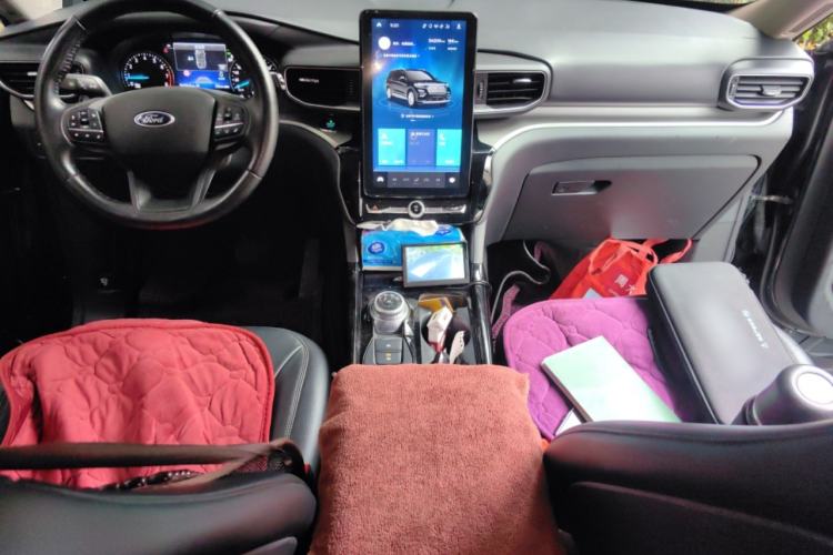 Used Ford Explorer 2020 EcoBoost 285 4x4 Trend Edition 7-Seater Center Console