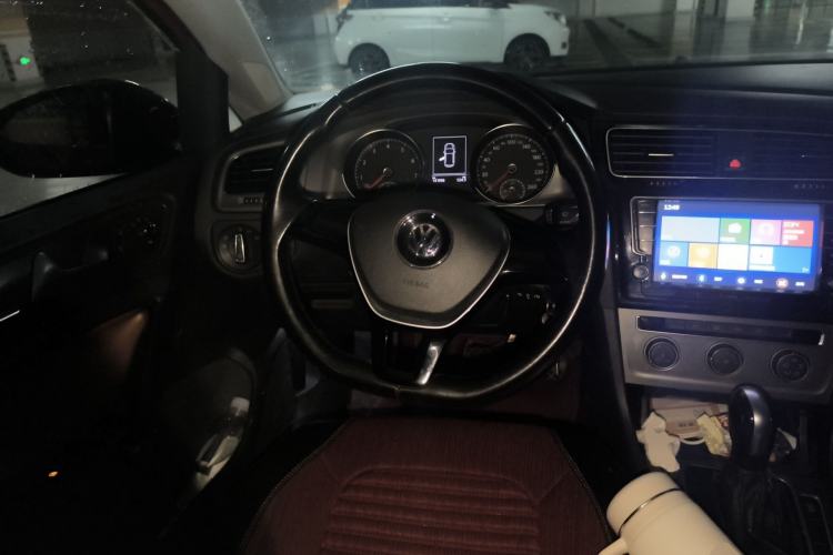 Used Volkswagen Golf 2015 1.6L Automatic Comfort Model Steering Wheel