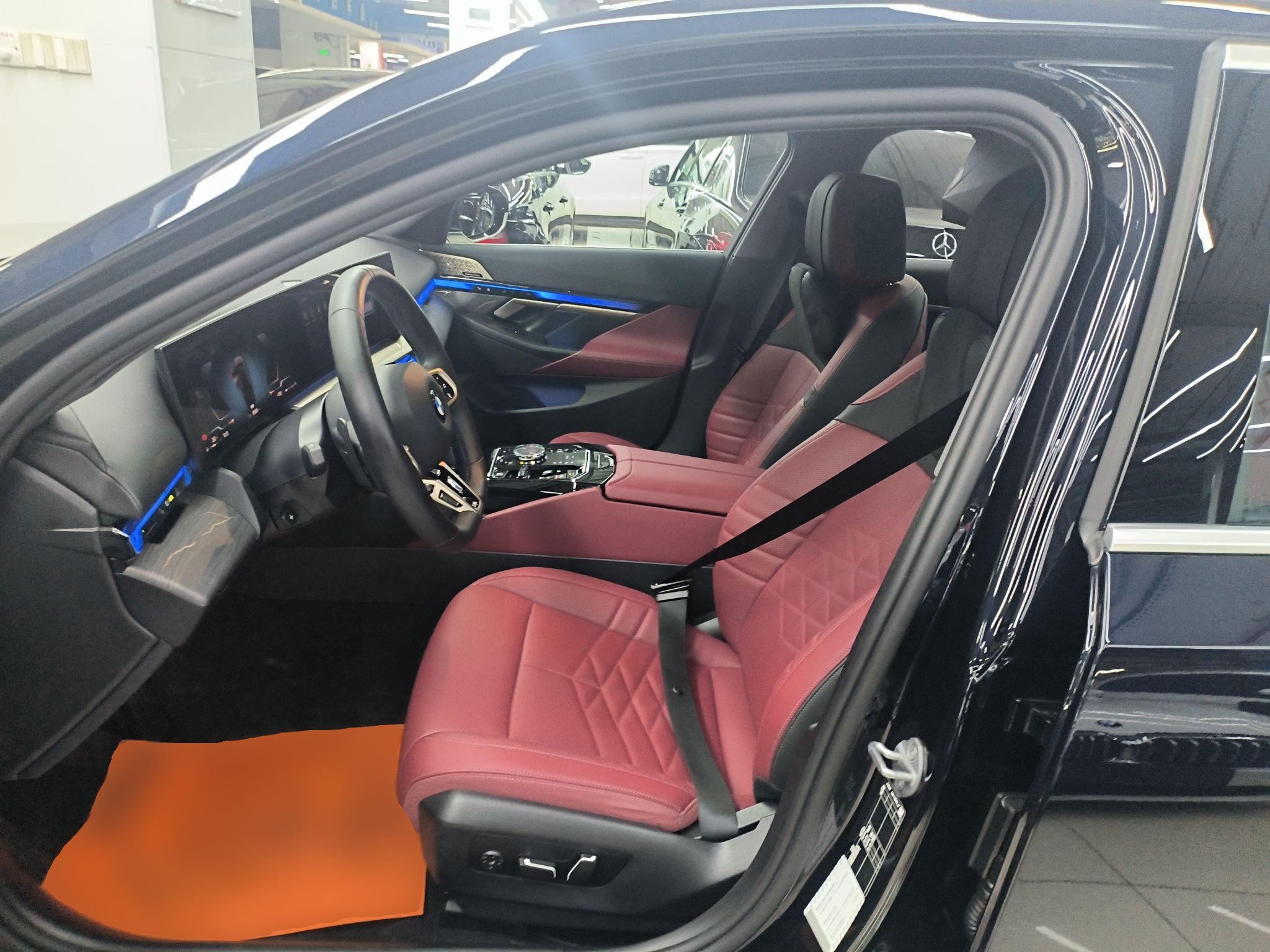 المقاعد الأمامية داخل السيارة