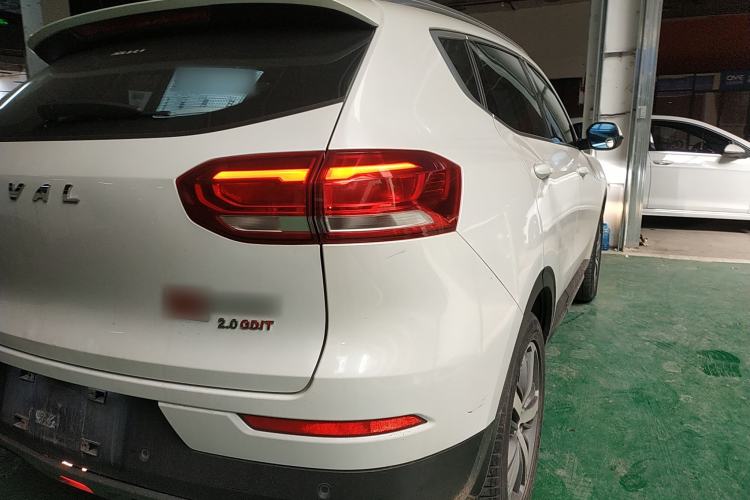 Used Haval H6 2017 Red Label 2.0T Automatic Two-Wheel Drive ZhiShang Model Exterior 3