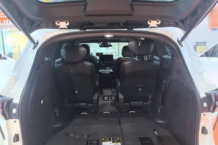 Used Toyota Sienna 2023 2.5L Hybrid Deluxe Edition
