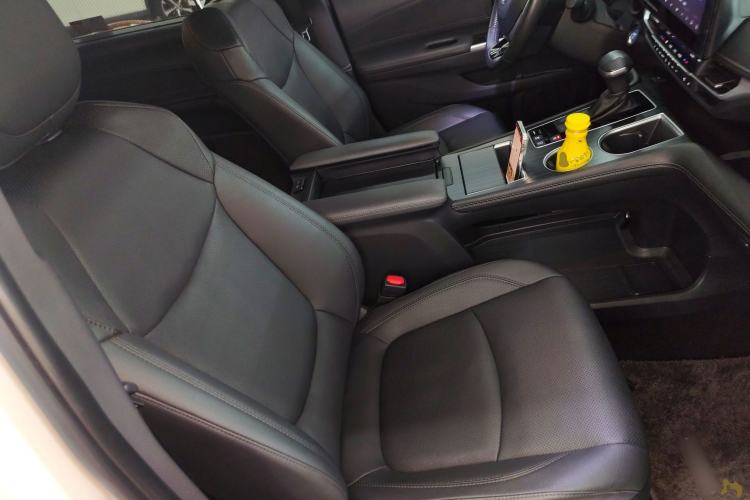 Used Toyota SIENNA 2023 2.5L Hybrid Deluxe Edition Right Front Seat