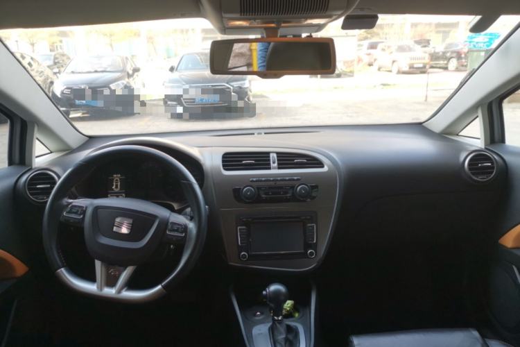 Used Seat LEON 2012 1.8TSI FR+ Center Console