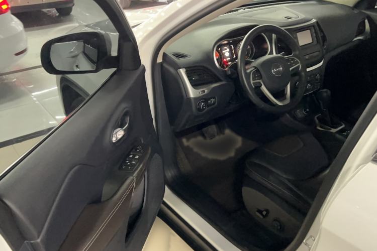 Used Jeep Cherokee 2016 2.4L Leading Edition