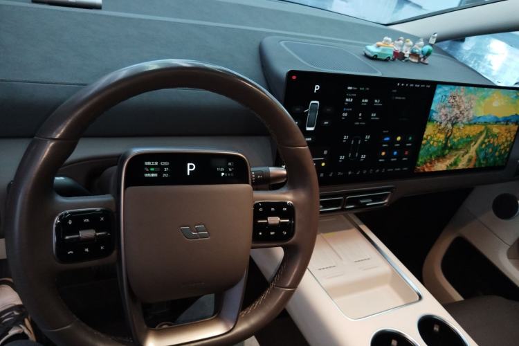 Used Li Auto MEGA 2024 Ultra Model
