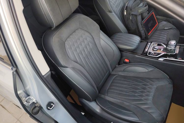 Used Hongqi HS5 2022 Facelifted Version 2.0T Smart Connect Flagship All-Wheel-Drive Edition
