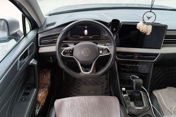 Used Volkswagen Tiguan L 2022 380TSI Automatic All-Wheel Drive R-Line Enhanced Comfort 7-Seater Steering Wheel