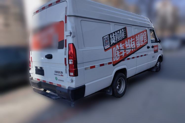 Used Iveco Daily 2025 2.5T V37 Van Transporter Green Lane Enhanced Version Mid-Chassis Mid-Roof Dual Tires
