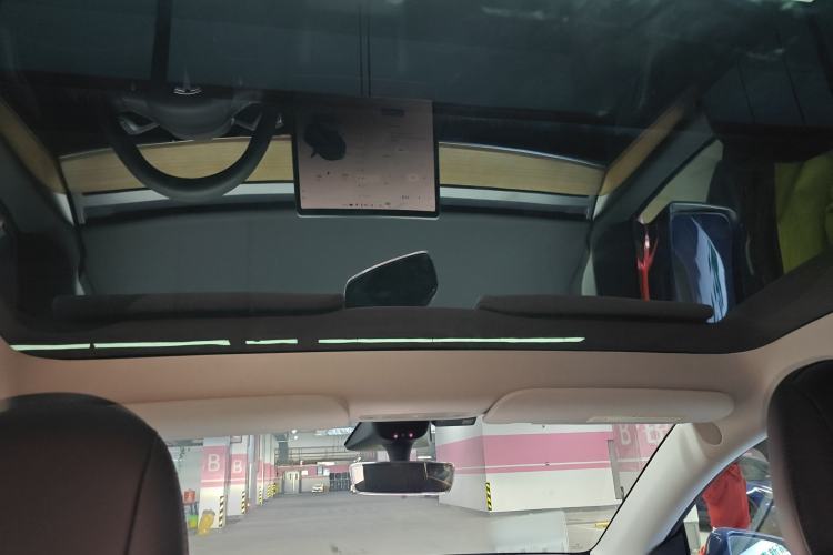 Used Tesla Model Y 2022 Long-Range All-Wheel-Drive Version Headliner