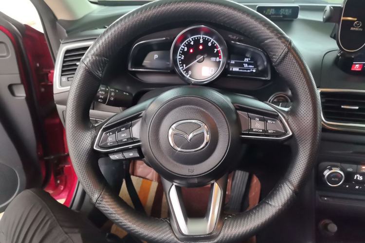 Used Mazda 3 Axela 2017 Sedan 2.0L Automatic Flagship Model China V Standard Steering Wheel