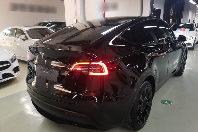 Used Tesla Model Y 2023 Long-Range All-Wheel-Drive Version