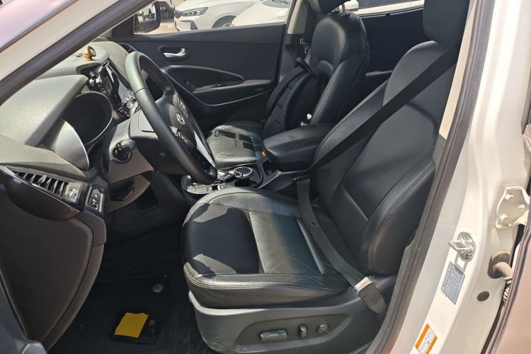 Used Hyundai Santa Fe 2013 2.4L Automatic Two-Wheel Drive Smart Version Left Front Seat