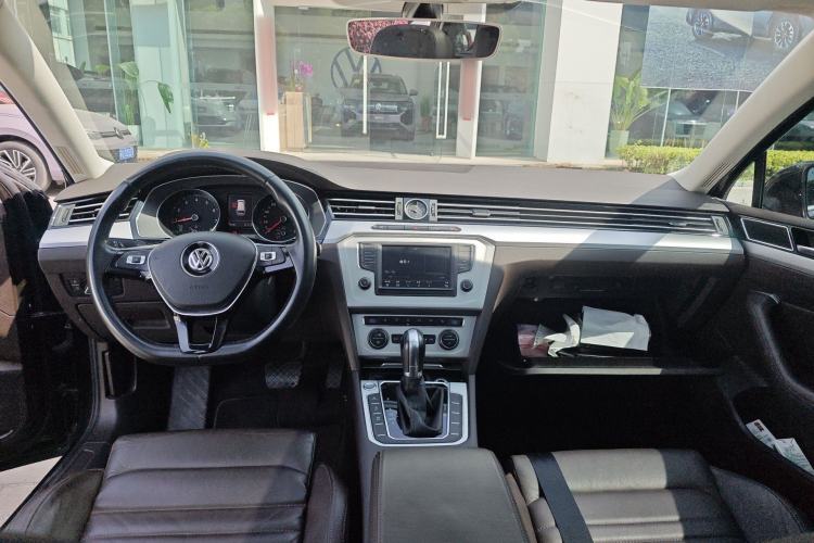 Used Volkswagen Variant 2017 380TSI Two-Wheel Drive Comfort Edition