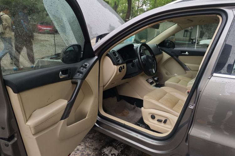 Used Volkswagen Tiguan 2010 1.8TSI Automatic All-Wheel-Drive Elite Edition Driver Seat