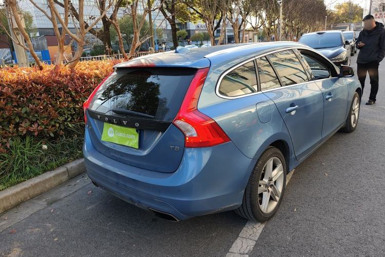 Used Volvo V60 2017 T5 Zhiya Edition China V Standard Rear Right 45 Deg