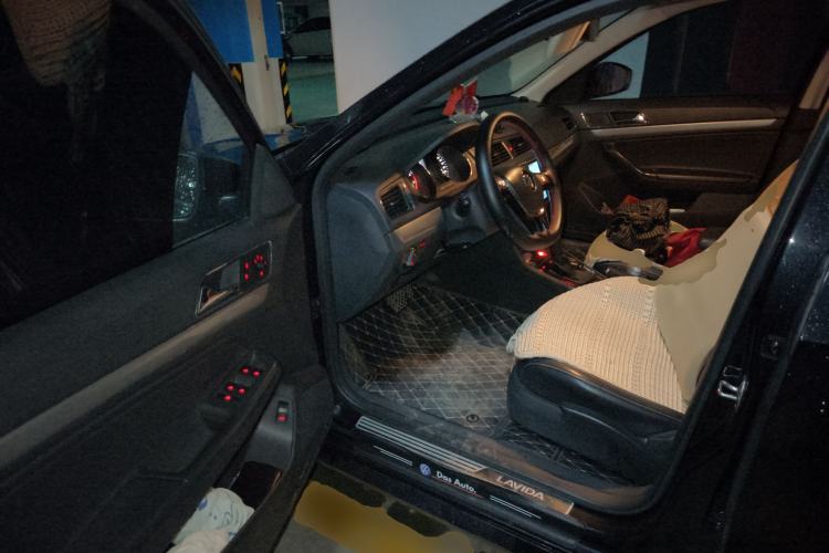 Used Volkswagen Lavida 2017 1.6L Automatic Comfort Edition
