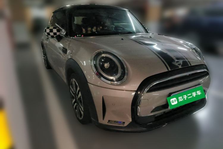Used MINI 2022 Updated 1.5T COOPER Classic Edition Front Right 45 Deg