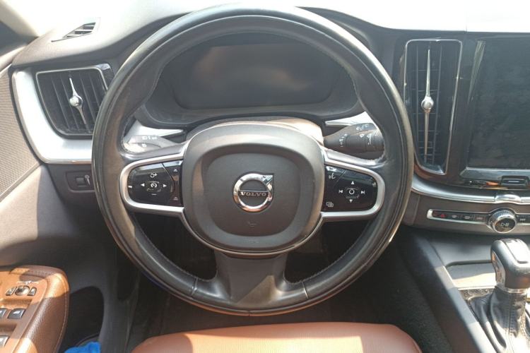 Used Volvo XC60 2019 T5 4x4 Zhiyuan Edition China VI Standard