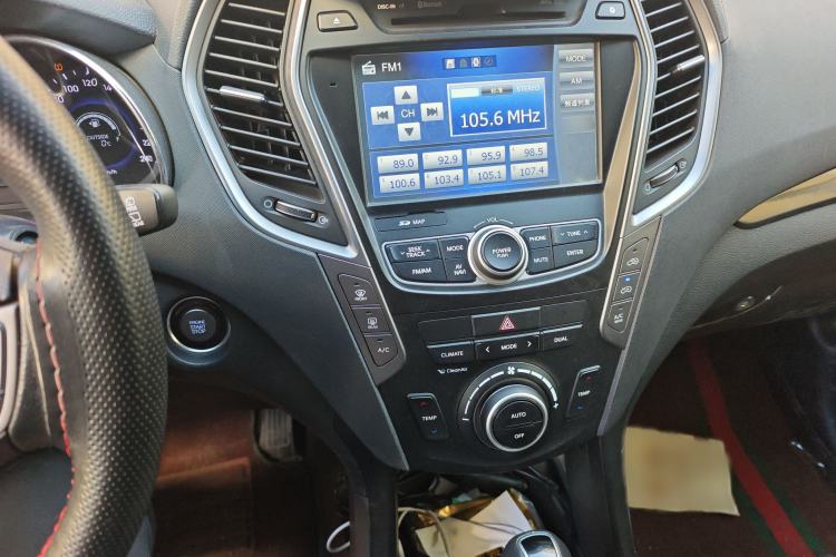 Used Hyundai Santa Fe 2013 Revised Version 2.4L Automatic All-Wheel Drive Luxury Trim