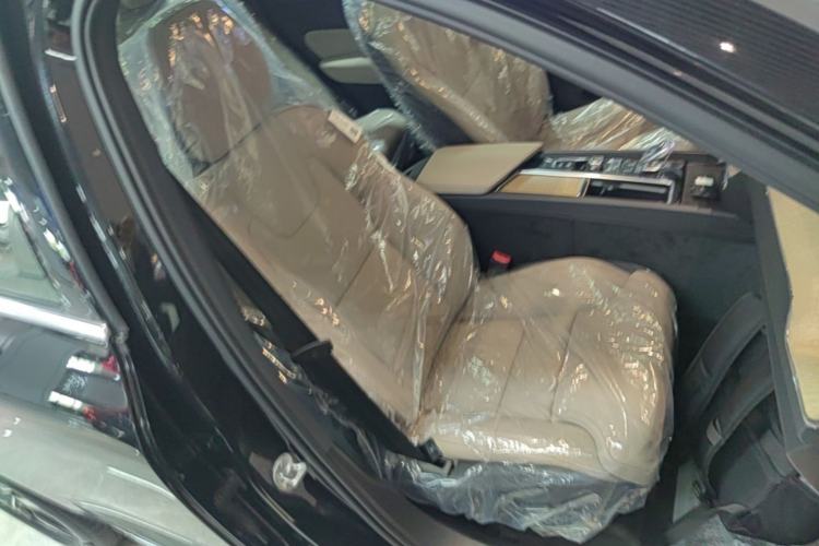 Used Volvo XC60 2026 B5 4x4 Smart Luxury Edition Right Front Seat