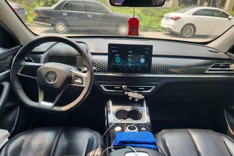 Used BYD Qin PLUS 2021 EV 400KM Leading Comfort Edition Center Console