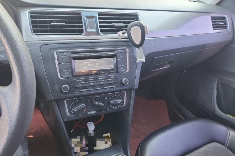 Used Volkswagen Santana 2015 1.6L Manual Comfort Edition
