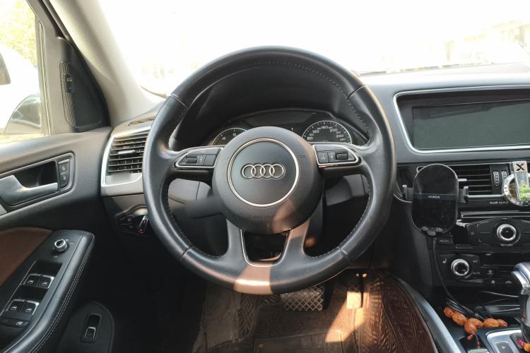 Used Audi Q5 2018 Collector's Edition 40 TFSI Technology Model Steering Wheel
