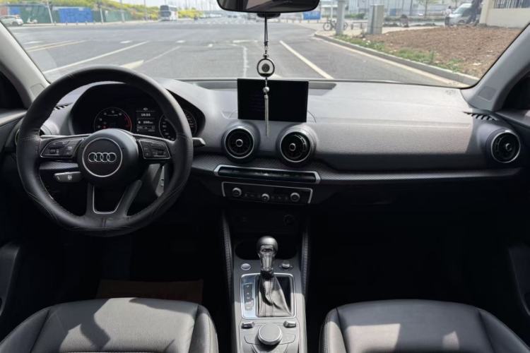 Used Audi Q2L 2021 35 TFSI Fashionable and Elegant Model Gear Lever