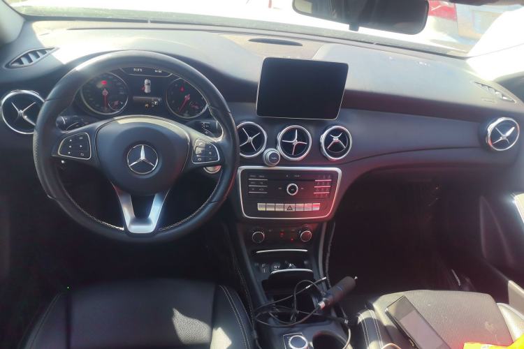 Used Mercedes-Benz GLA 2018 GLA 200 Sport Edition Center Console