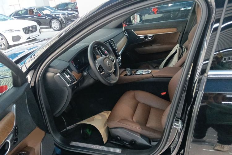 Used Volvo S90 2025 B5 Zhiyi Luxury Edition
