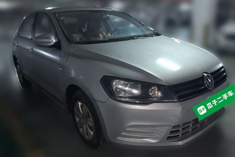 Used Volkswagen Jetta 2015 1.6L Manual Fashion Edition Front Right 45 Deg