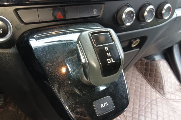 Used JMC Fushun 2023 2.0T Automatic Short-Wheelbase Low-Roof Commercial Van 2/3 Seats with Dual-Opening Tailgate