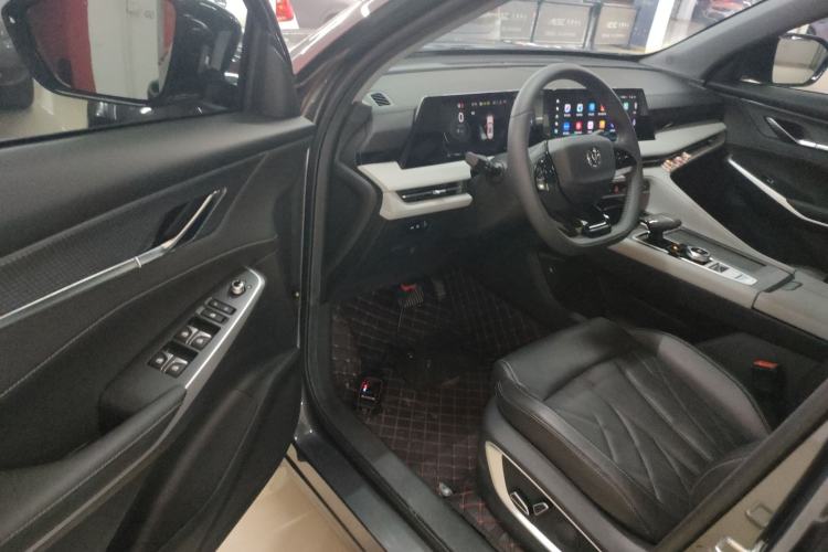 Used Changan CS75 PLUS 2024 3rd Generation Champion Edition 1.5T Intelligent Drive Dynamic Model
