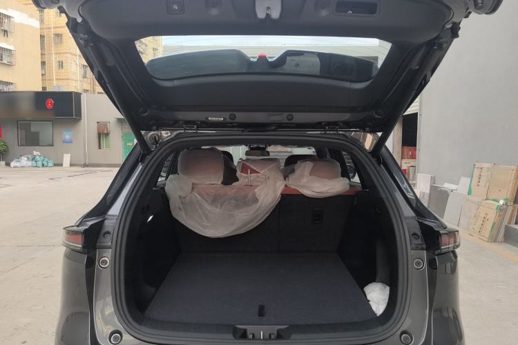 Used CHANGAN CS75 PLUS 2025 4th Generation UItra 2.0T New Blue Whale – Smart & Powerful Version Trunk