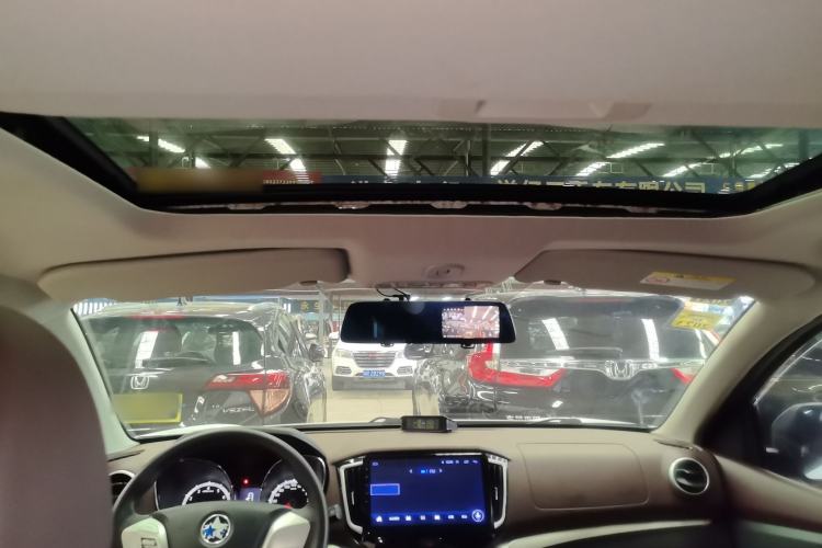 Used Venucia T70X 2015 2.0L CVT SmartFun Sport Edition