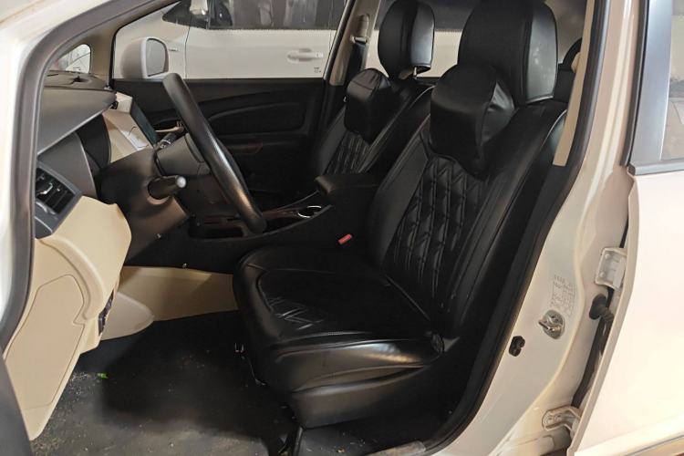 Used Venucia R50 2013 1.6L Automatic Fashion Edition