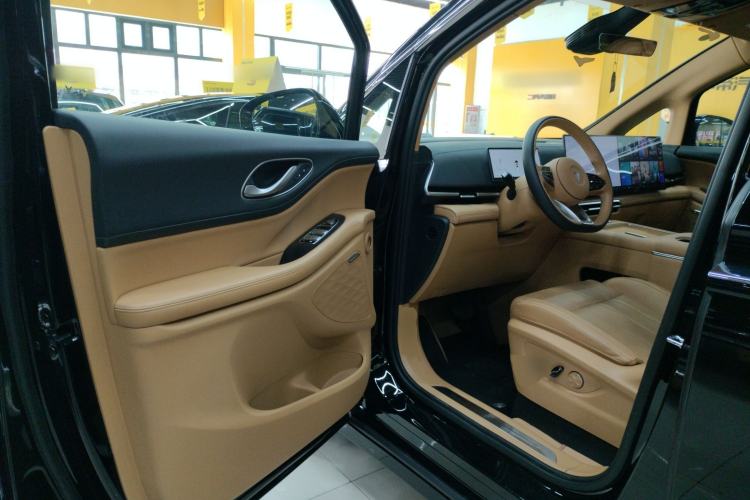 Used VOYAH Dream 2025 PHEV Four-Wheel Drive Excellence Kunpeng Edition