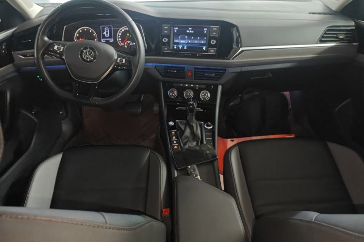 Used Volkswagen Sagitar 2019 200TSI DSG Comfort Version China VI Standard Center Console