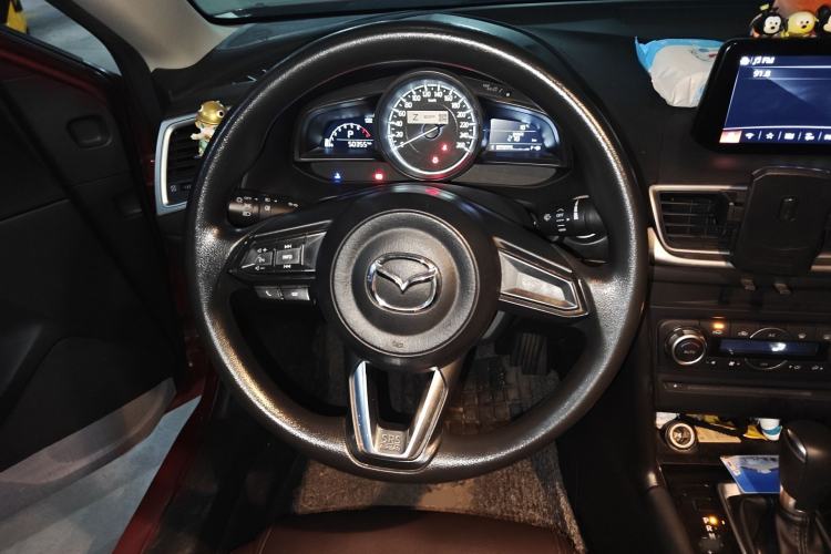 Used Mazda 3 Axela 2017 Sedan 1.5L Automatic Luxury Model China VI Standard Steering Wheel