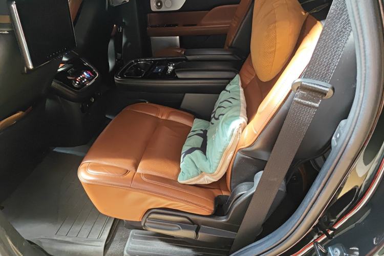 Used Lincoln Navigator 2019 3.5T Prestige Version China VI Standard Left Rear Seat