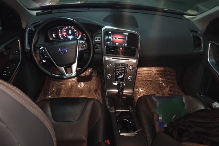 Used Volvo XC60 2015 T5 AWD Smart Drive Edition Center Console