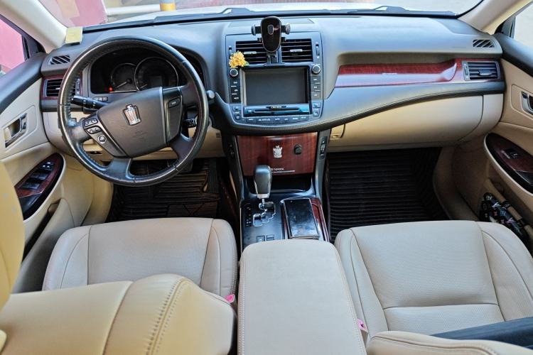 Used Toyota Crown 2011 2.5L Royal Special Edition with Leather and Sunroof
