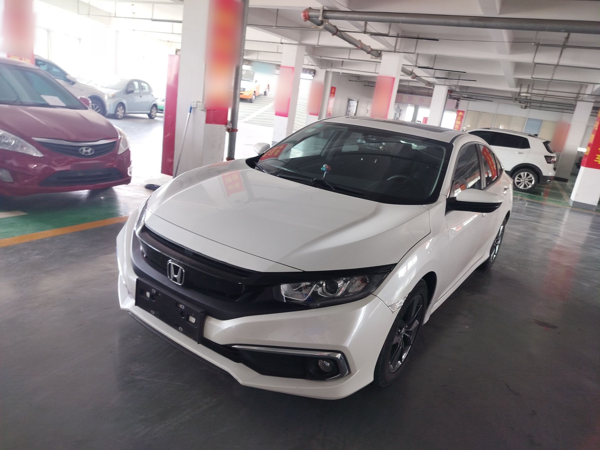 تحت مقدمة السيارة