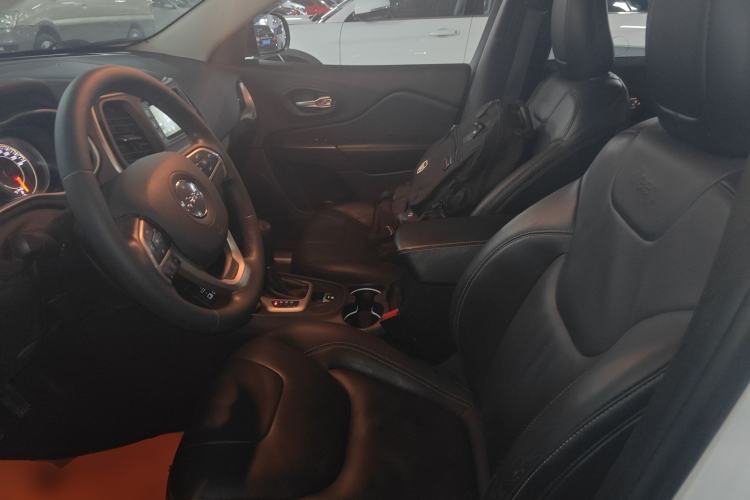 Used Jeep Cherokee 2016 2.4L Leading Edition
