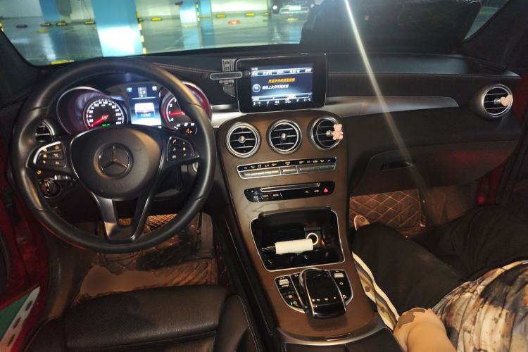 Used Mercedes-Benz GLC 2016 GLC 300 4MATIC Dynamic Model Center Console