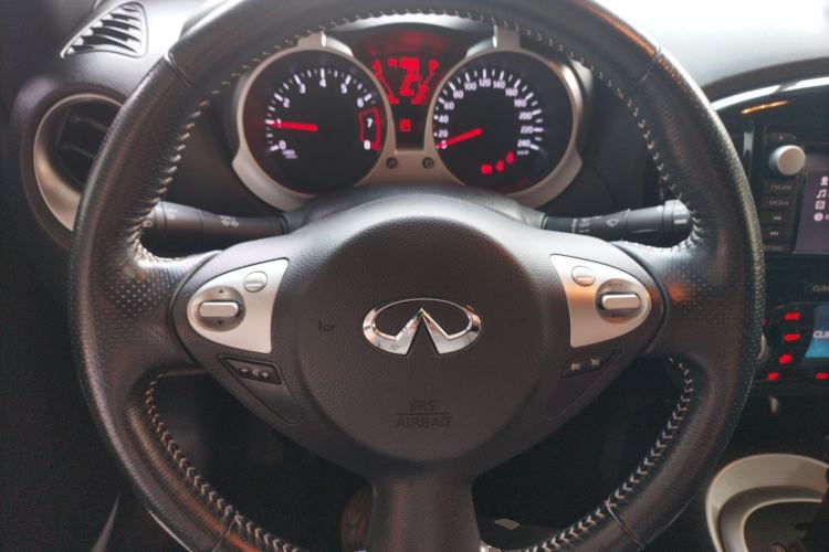 Used Infiniti ESQ 2014 1.6L Luxury Edition Steering Wheel