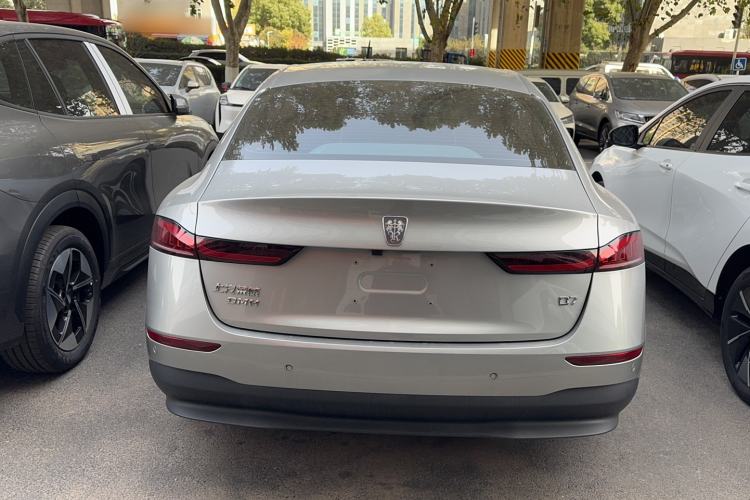 Used Roewe D7 2023 DMH 125km Superior Edition
